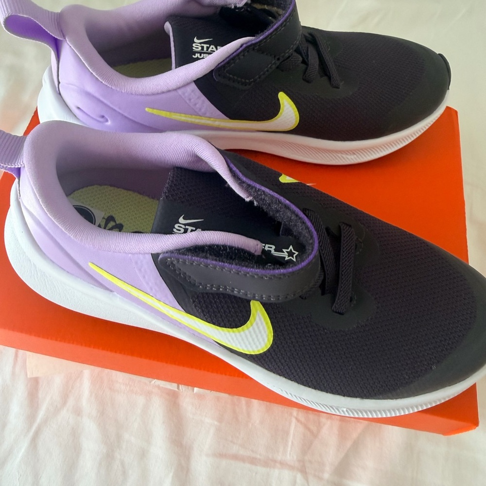 Nike Lavender and Black Comfort Shoes